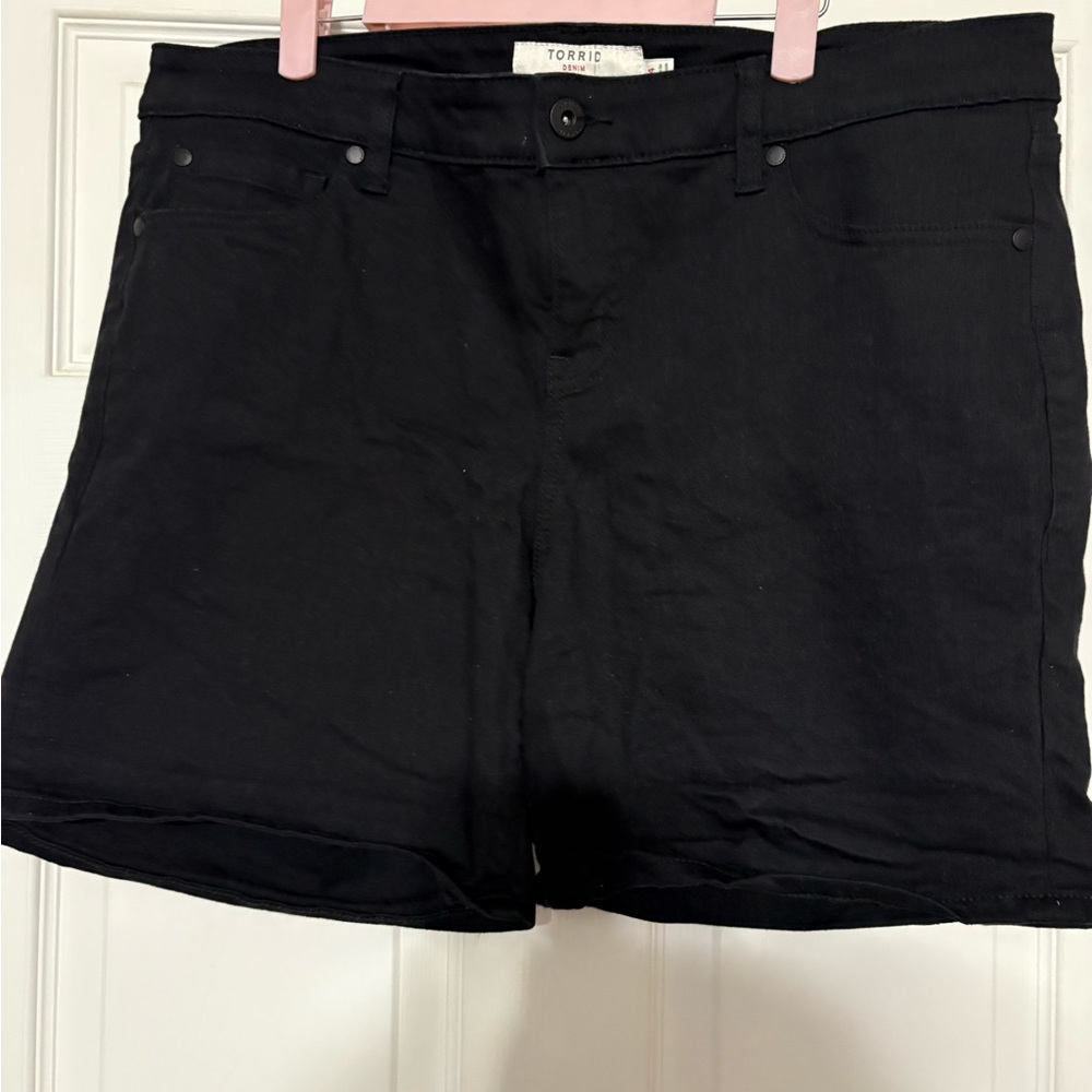 Like new! Torrid Women's Classic Black Jean Shorts